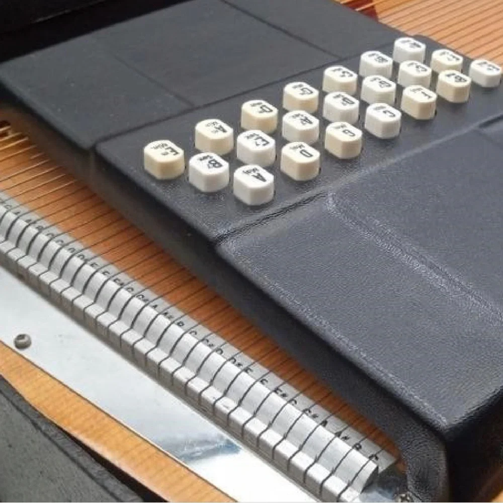 Oscar Schmidt Autoharp - Natural Wood Finish - Picture 2 of 14